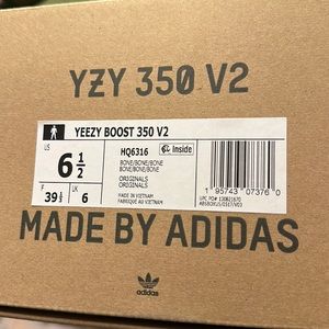 Brand new Yeezy Boost 350 V2 size men 6.5